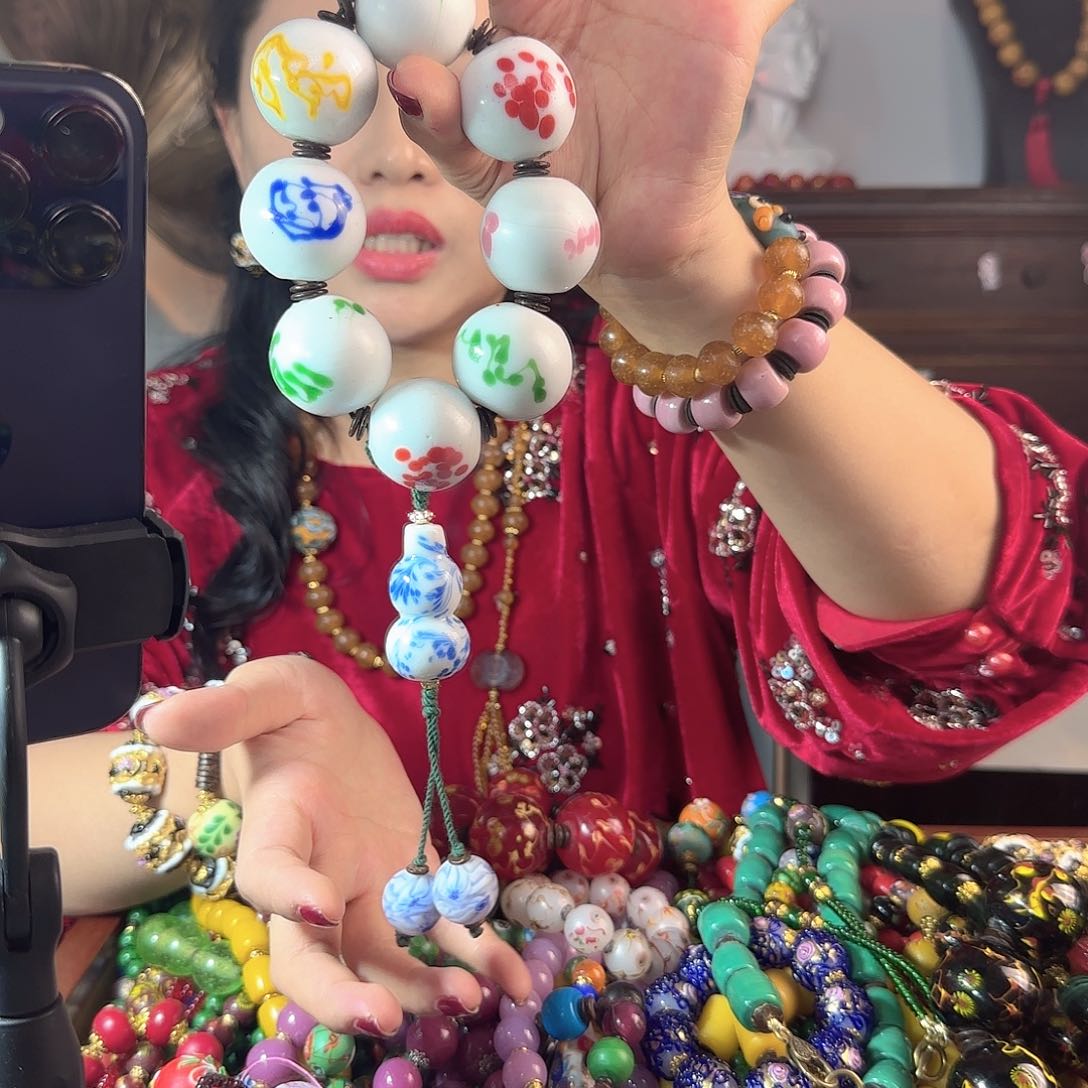 玻璃颈饰老琉璃的故事是一个人