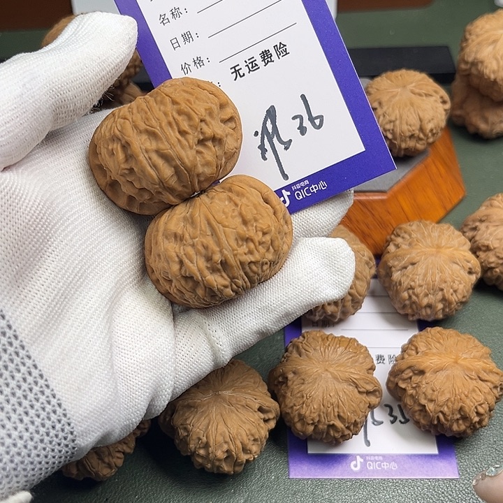 抱***…把件文玩核桃文玩36