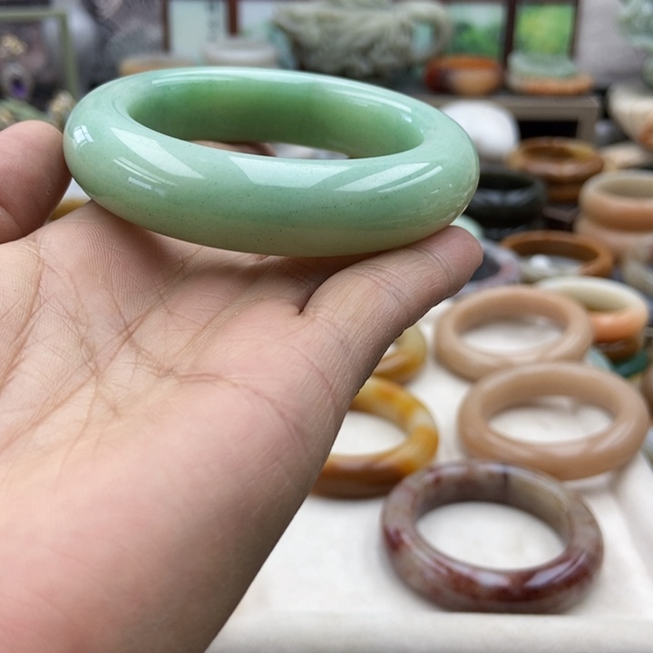 石英质玉手镯未镶嵌傲**霜