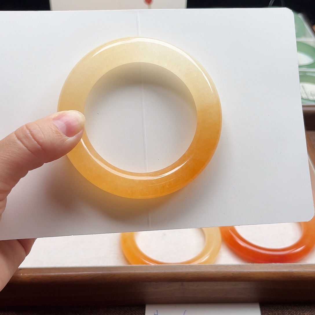 毛***子石英质玉未镶嵌手镯