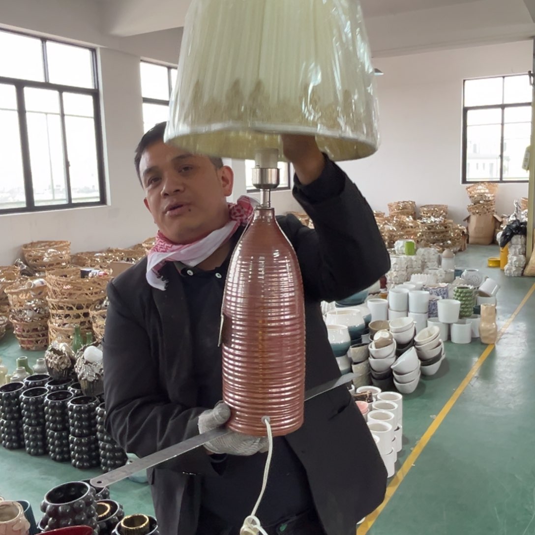 摆件80 号高中低温陶瓷瓶（部分微瑕）