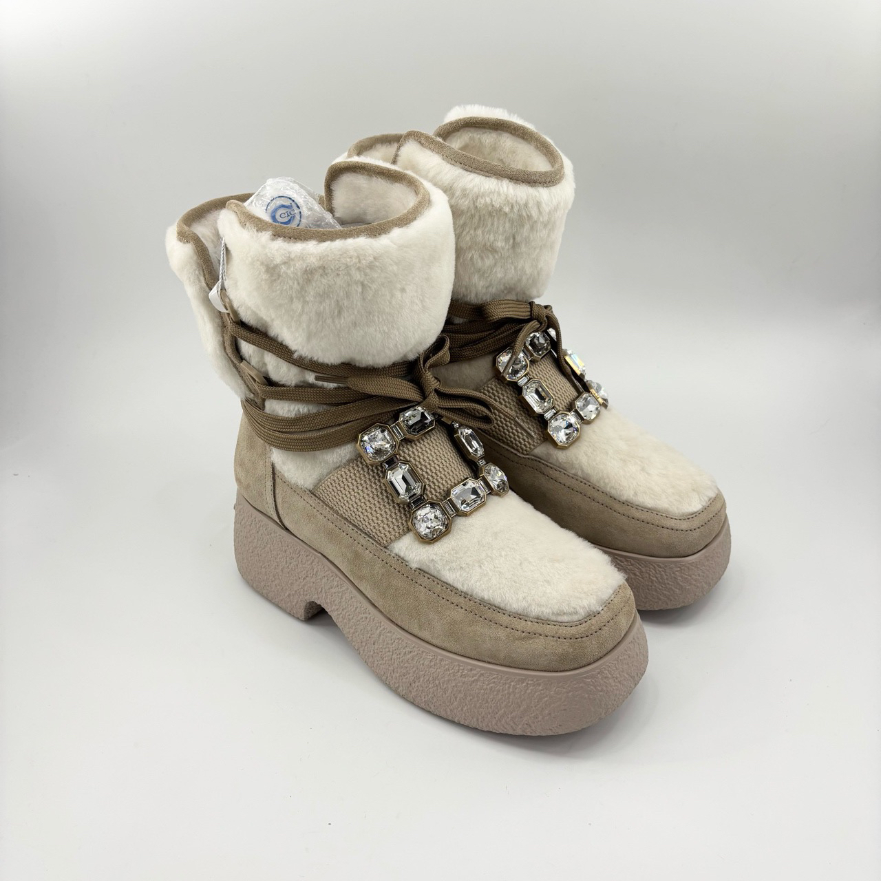 (全新闲置）RV/37.5码/卡其色羊羔毛钻扣雪地靴/pp426365