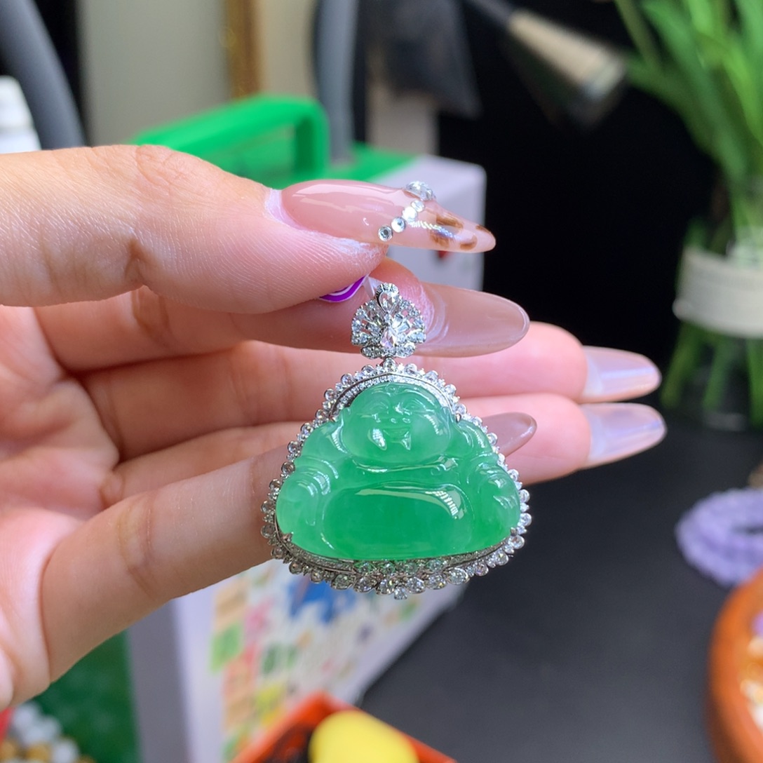 翡翠18K金镶嵌颈饰