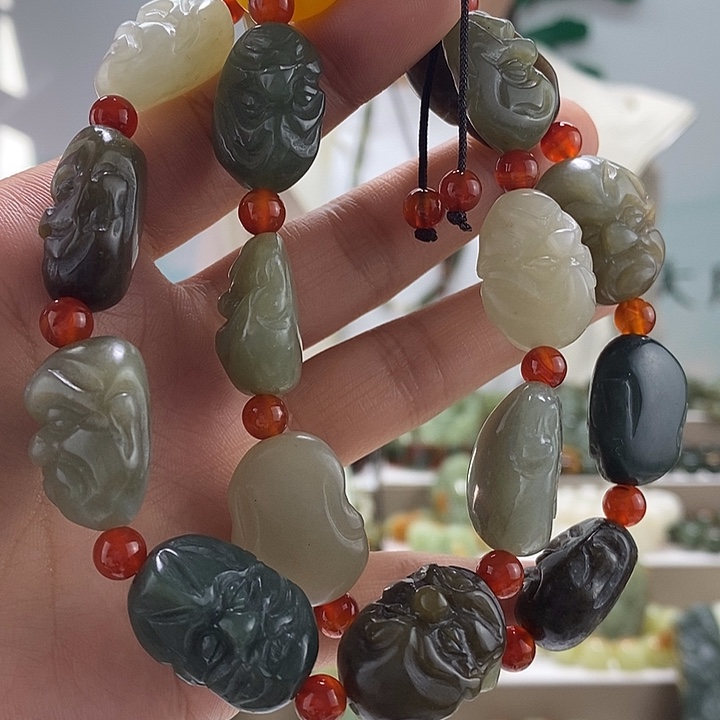 和田玉手持未镶嵌微瑕