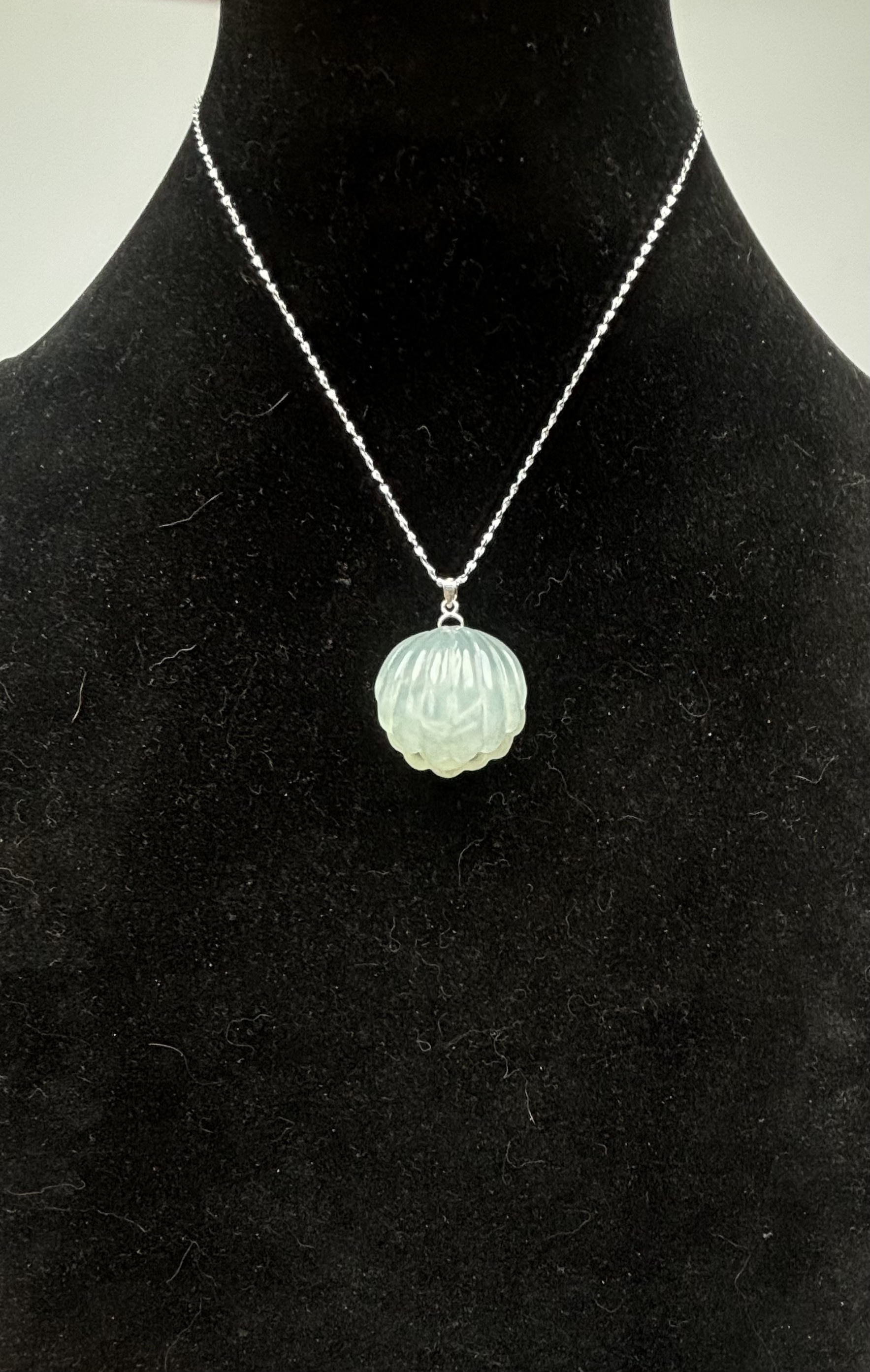 岫玉纯手工雕刻小吊坠