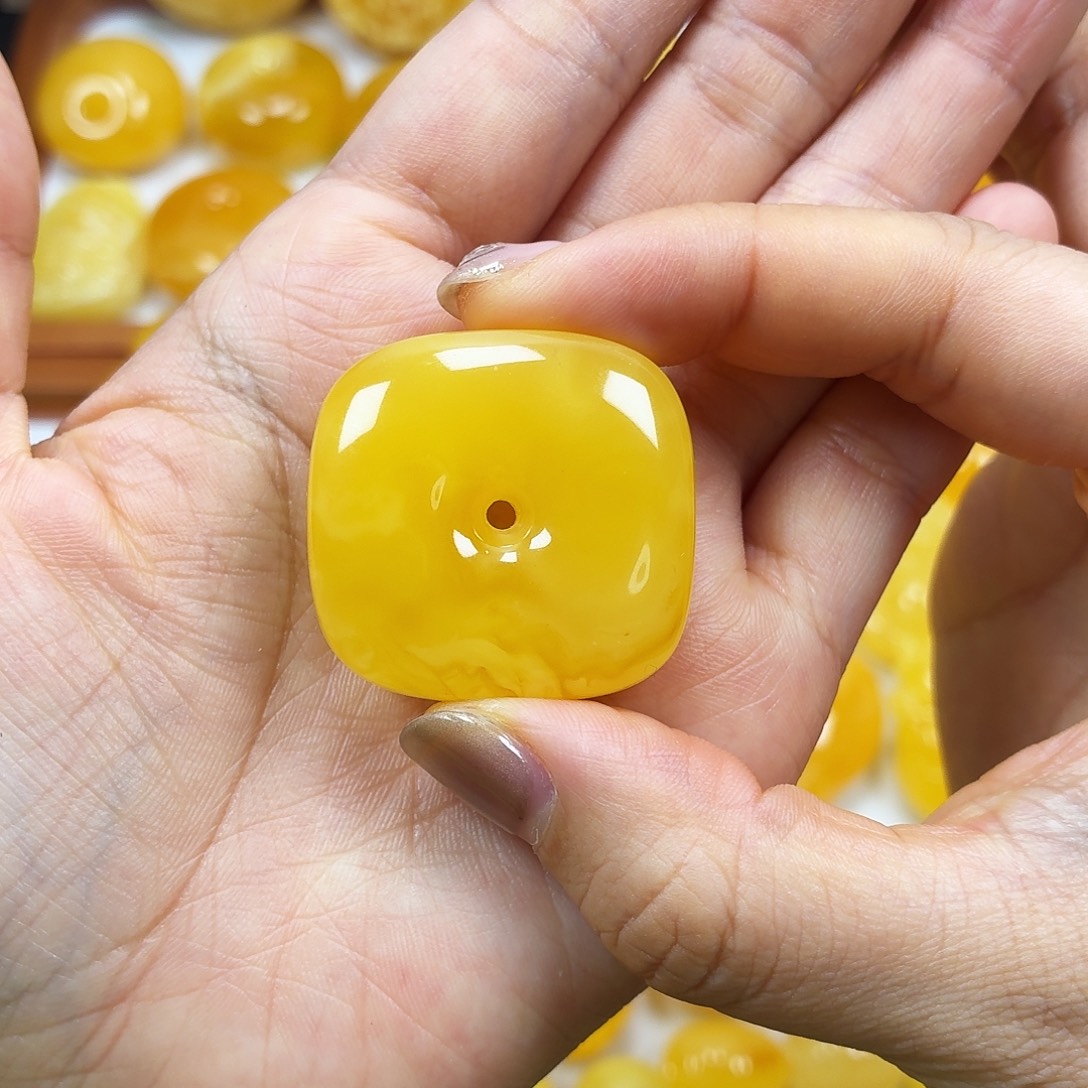蜜蜡未镶嵌颈饰焦皮浓蜡妖花藏扣
