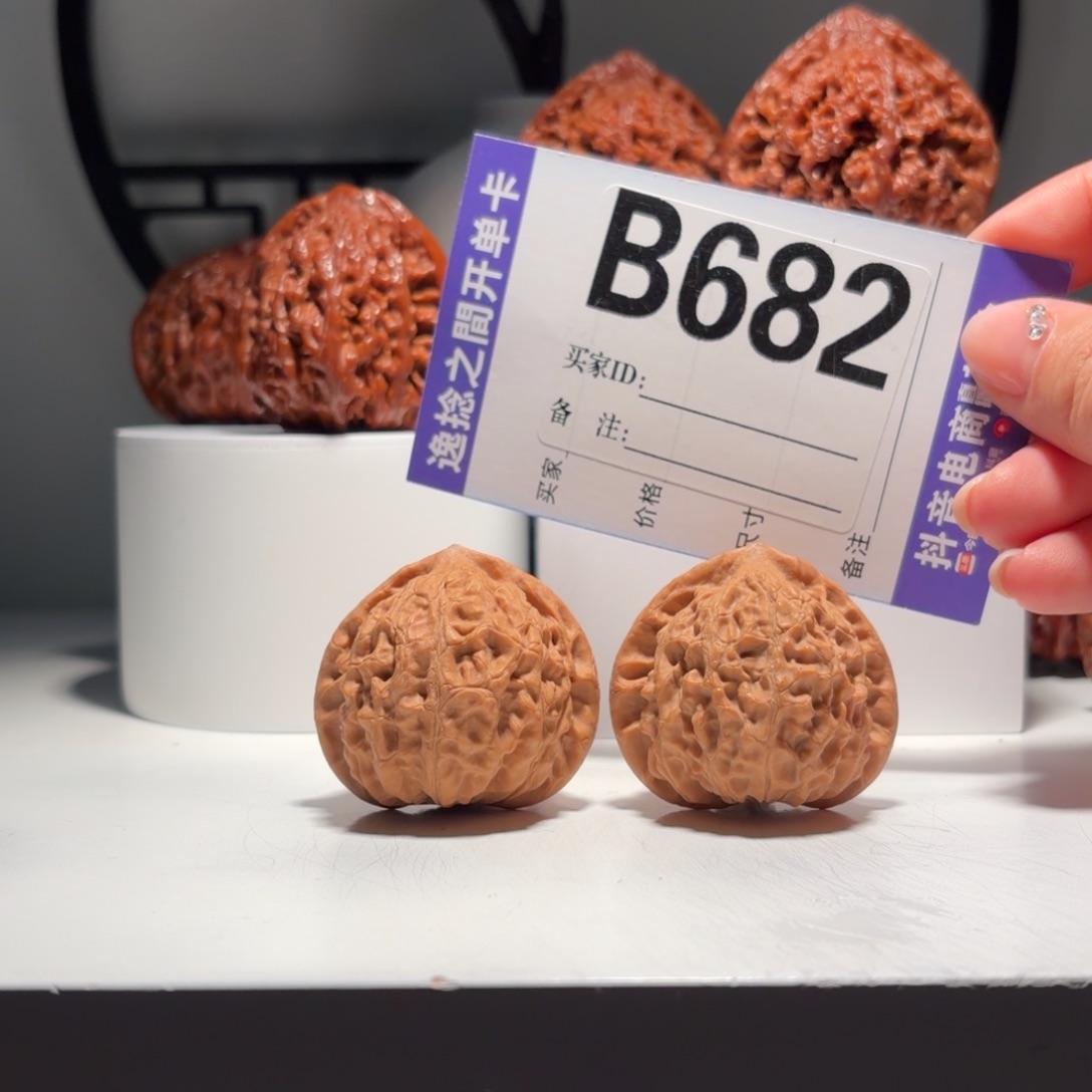 文玩核桃吊坠682    号-仙台公子帽金牛-尺寸 40