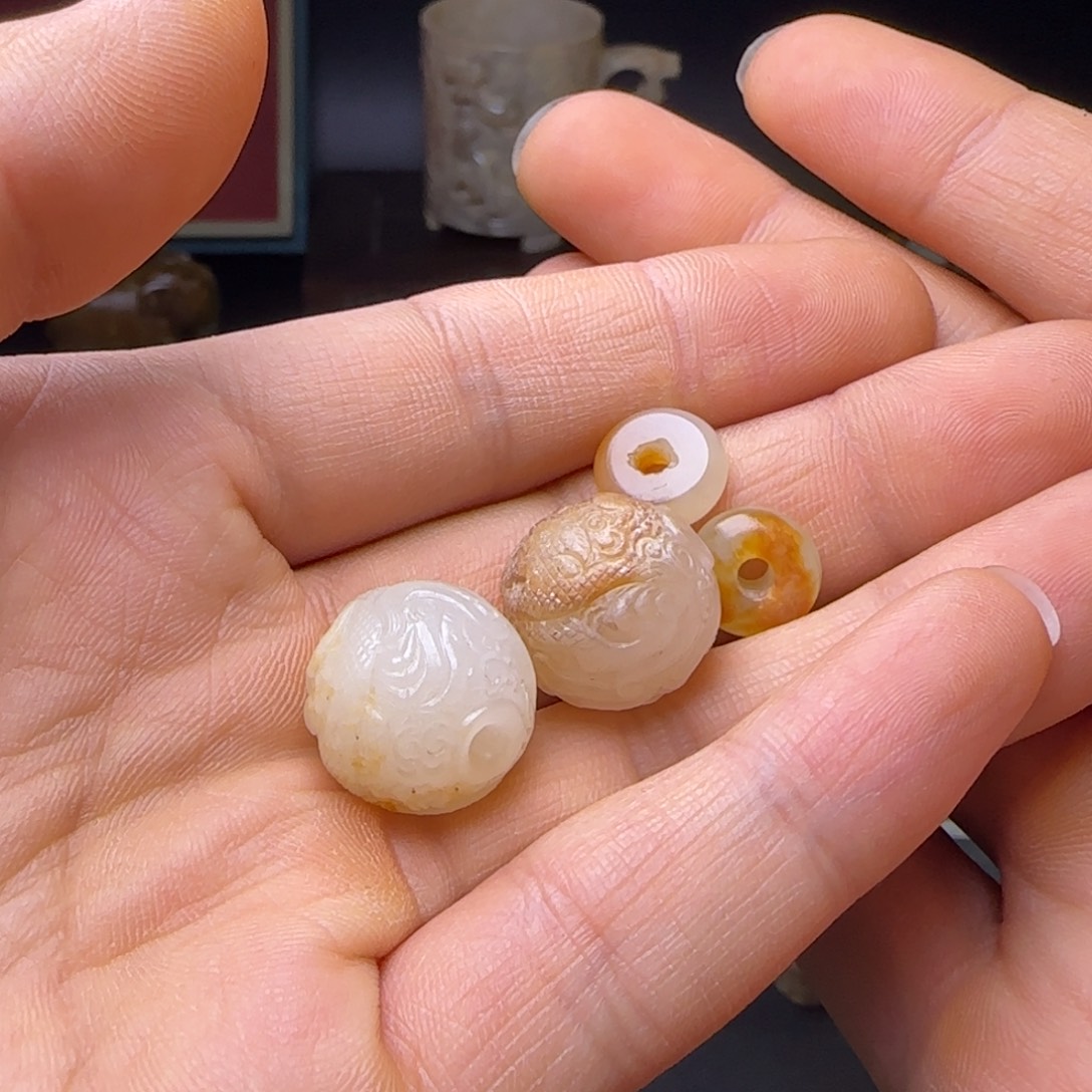 凡***凡和田玉（糖玉）未镶嵌挂件