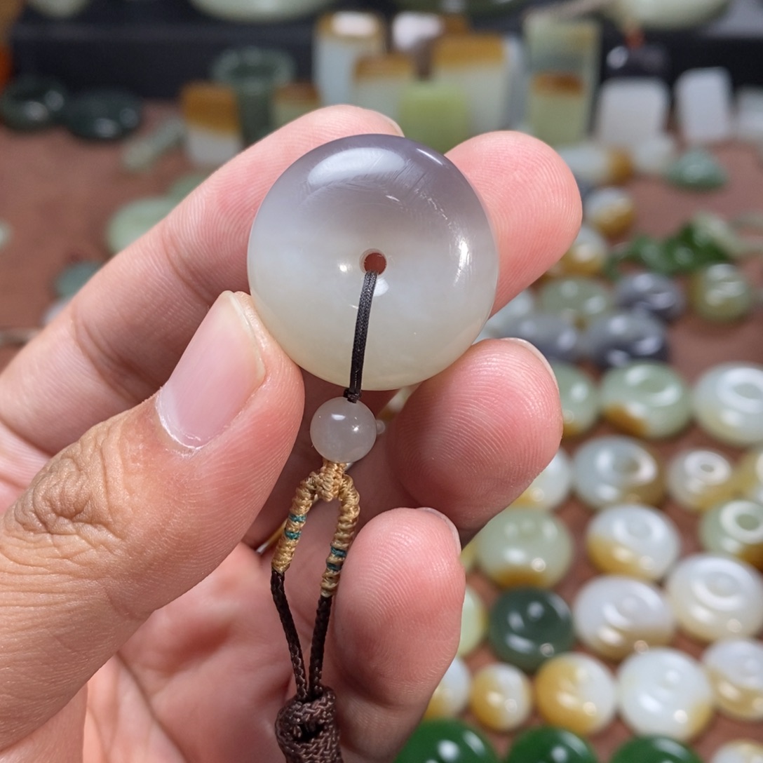 和田玉吊坠(不含链)未镶嵌鹿*跳