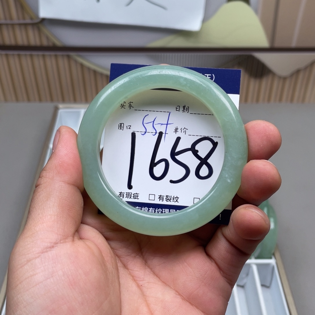 岫玉手镯手镯未镶嵌