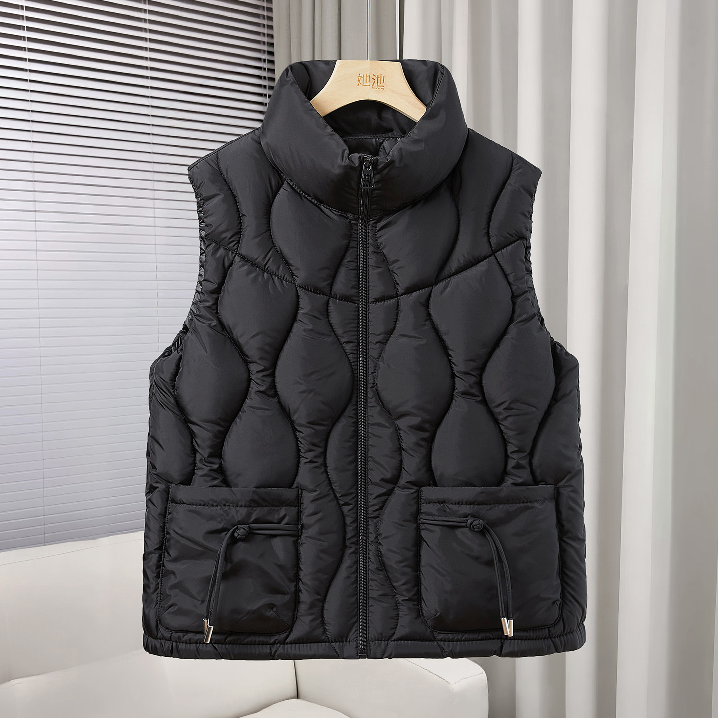 她池2025冬装新款女装休闲风拉链宽松款马甲立领棉马夹T54X8248J