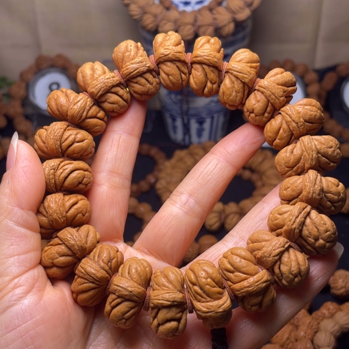 在***✘吊坠桃核秦岭桃核手持