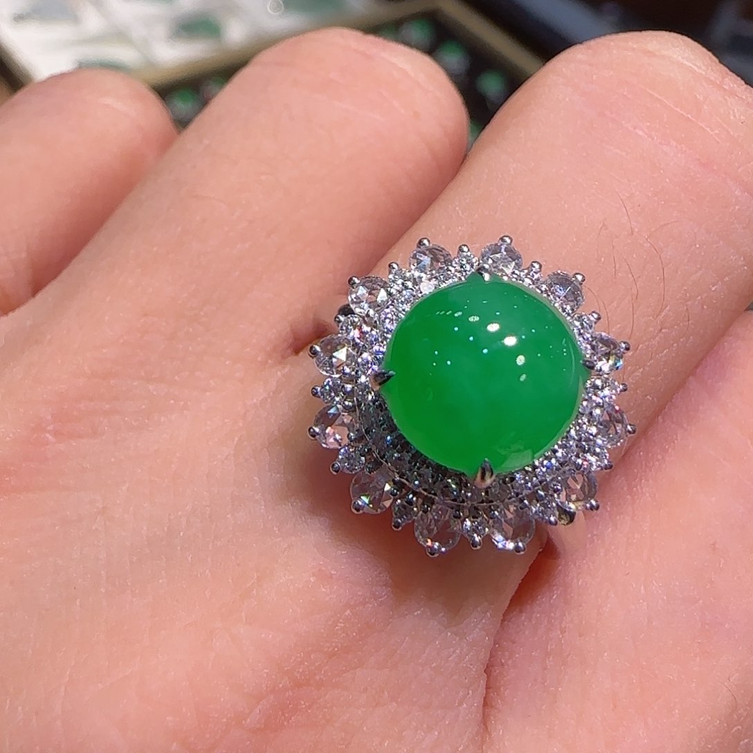 翡翠戒指18K金镶嵌戒指