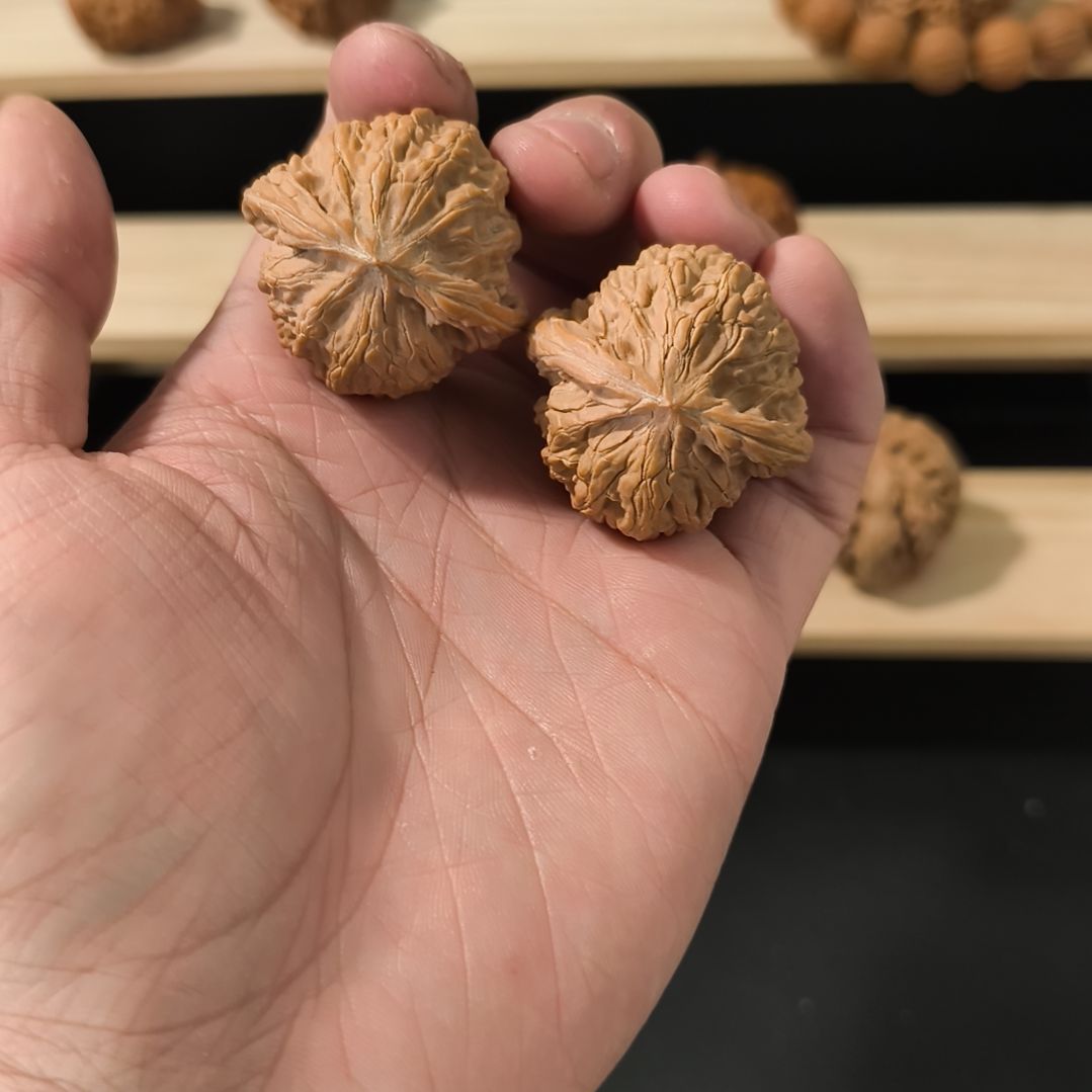 轻***熊文玩核桃吊坠37磨盘