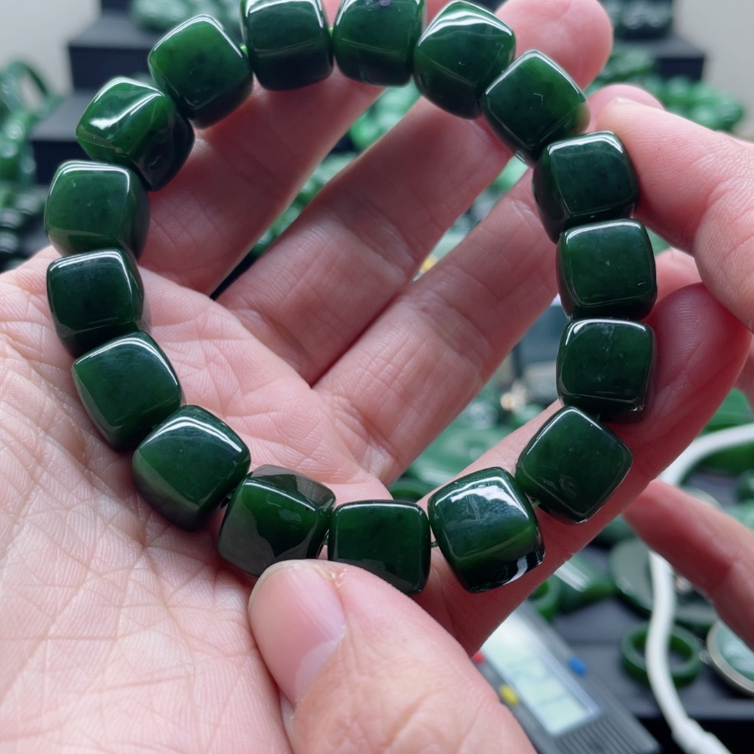 和田玉（碧玉）未镶嵌手链