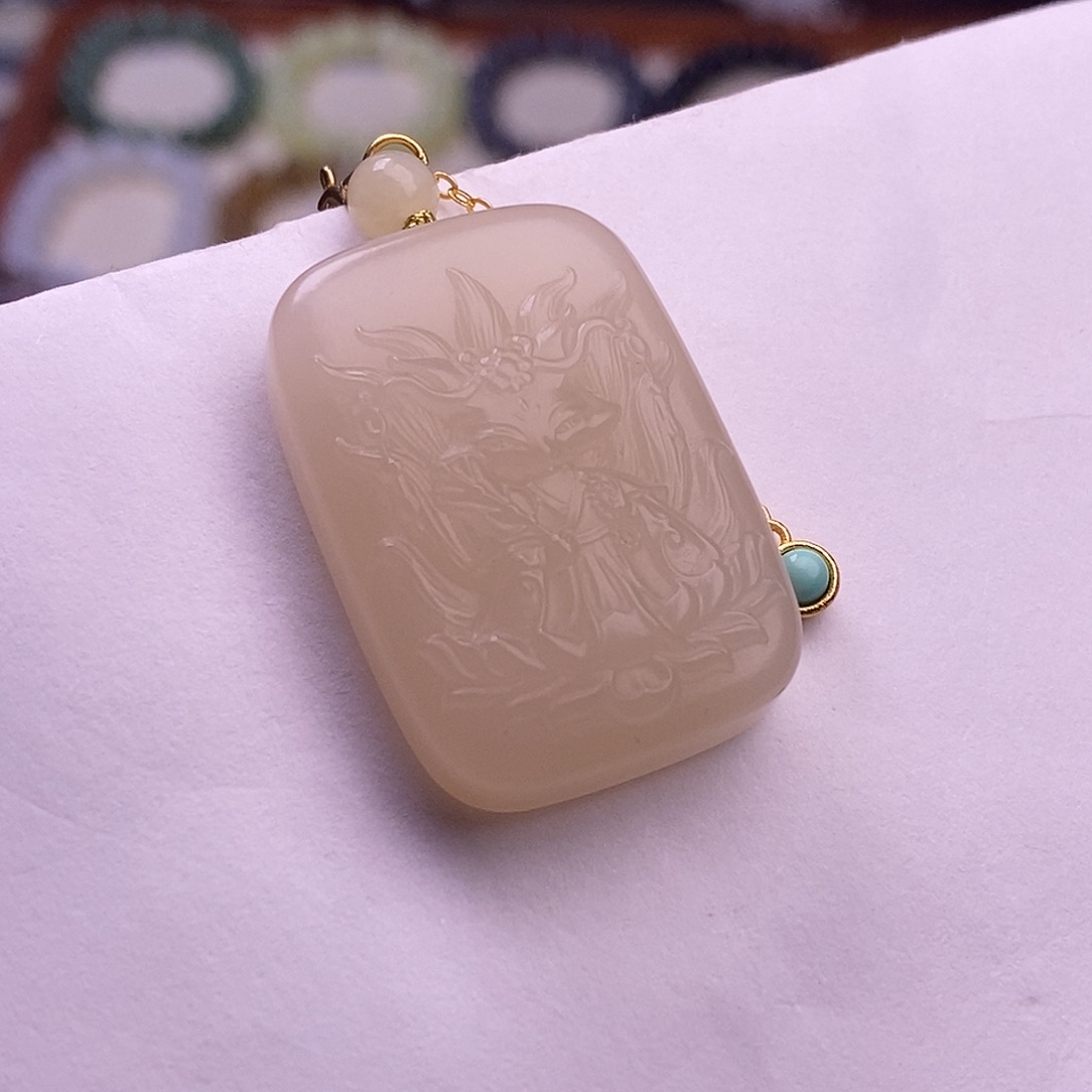 颈饰未镶嵌和田玉毕业级老坑料浓红粉凤九吊坠