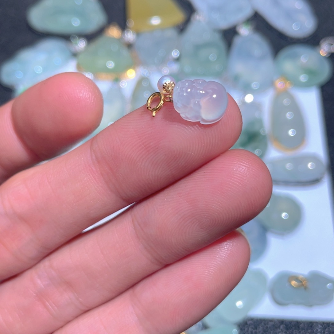 翡翠颈饰18K金镶嵌翡翠