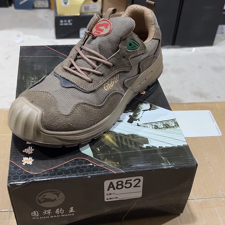 编852号。43码防砸防刺劳保鞋。