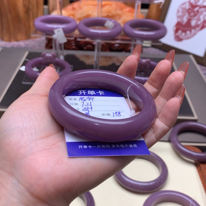 杨***柳石英岩玉手镯未镶嵌