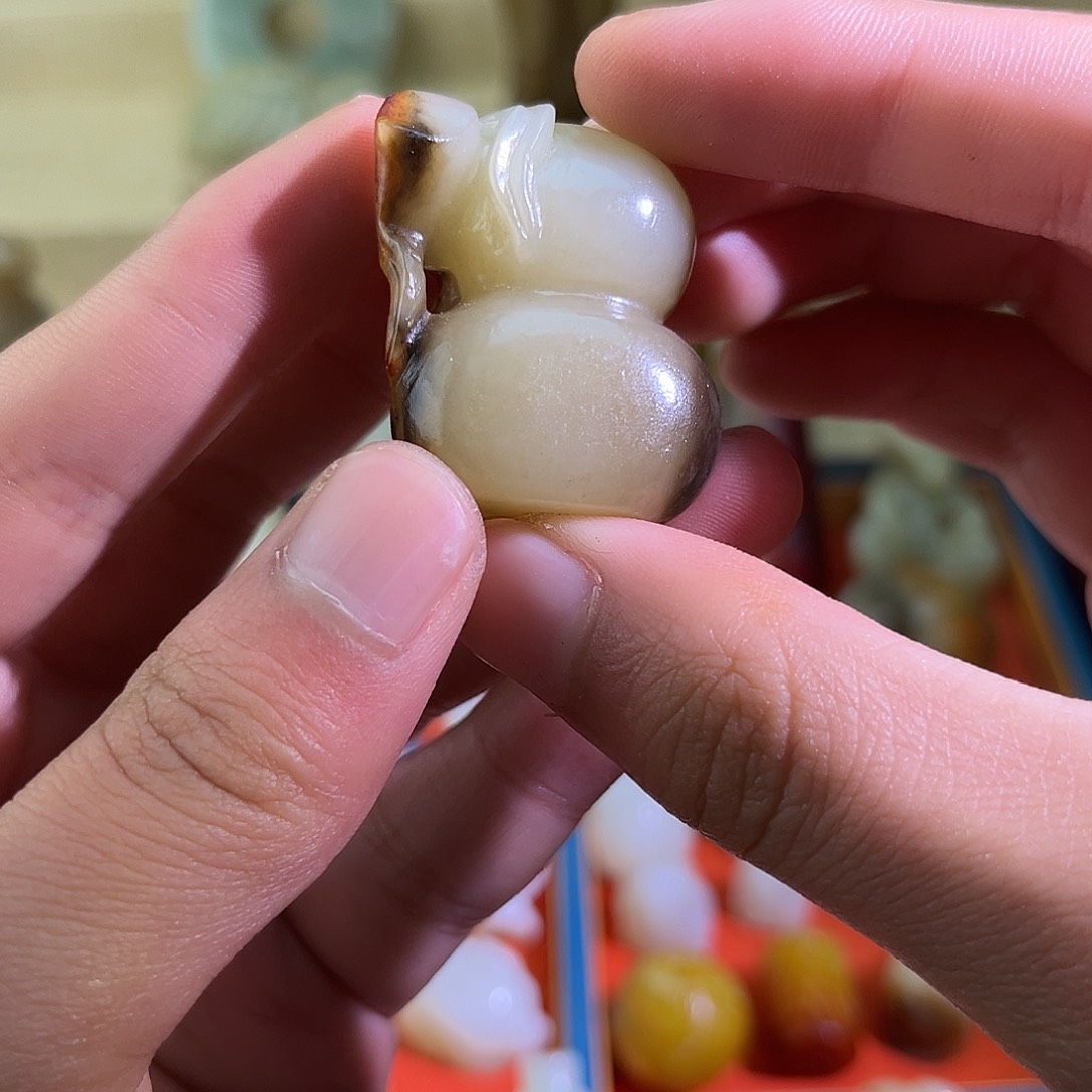 和田玉未镶嵌颈饰嘉*