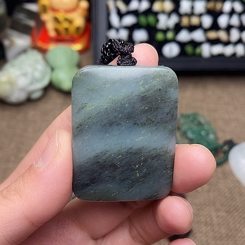 独山玉颈饰未镶嵌