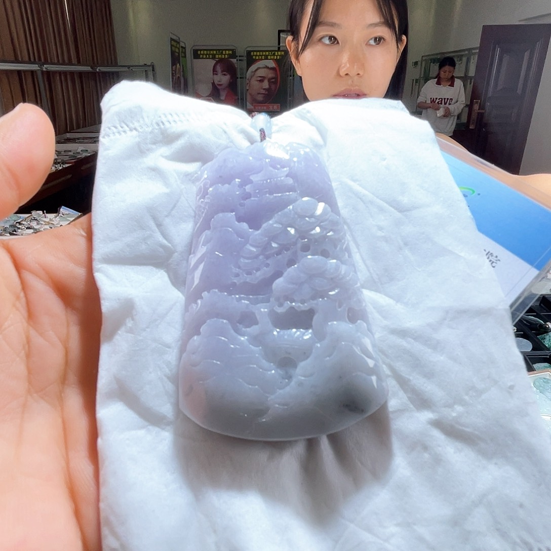 翡翠未镶嵌颈饰一