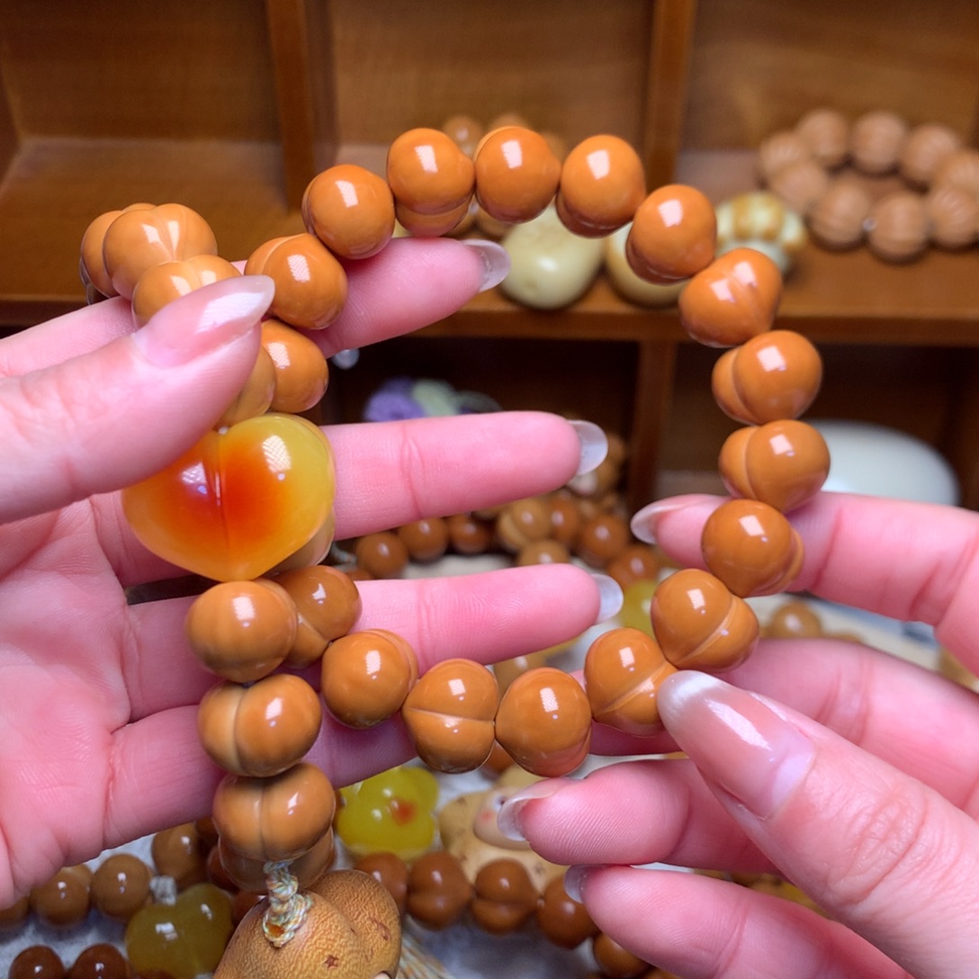 猴头核桃把件14玻璃底屁桃手串爱心