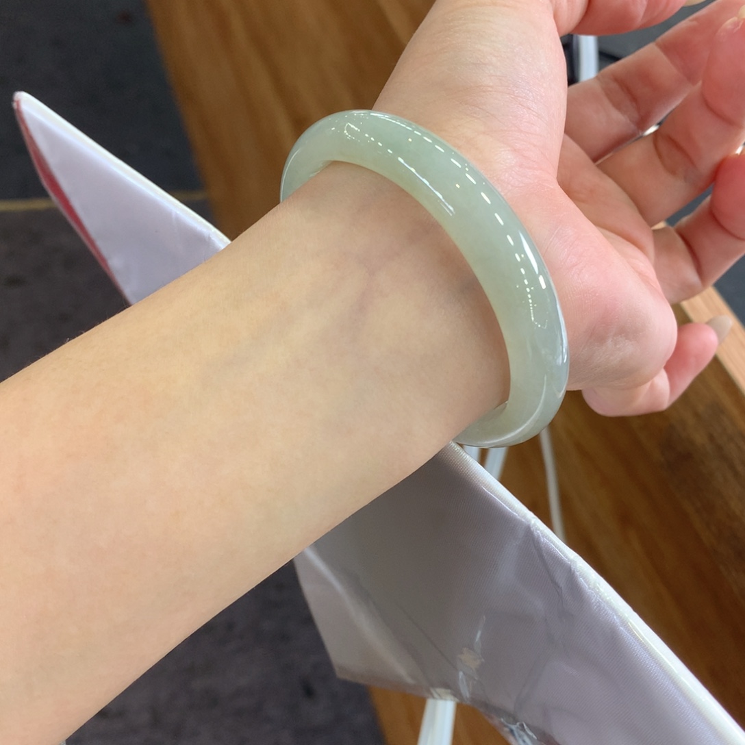 翡翠未镶嵌手镯天然Ａ货翡翠56贵妃