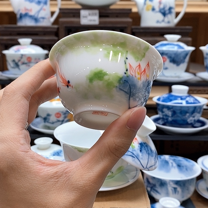 手绘五彩荷花永乐压手杯85cc釉下彩微瑕福利款