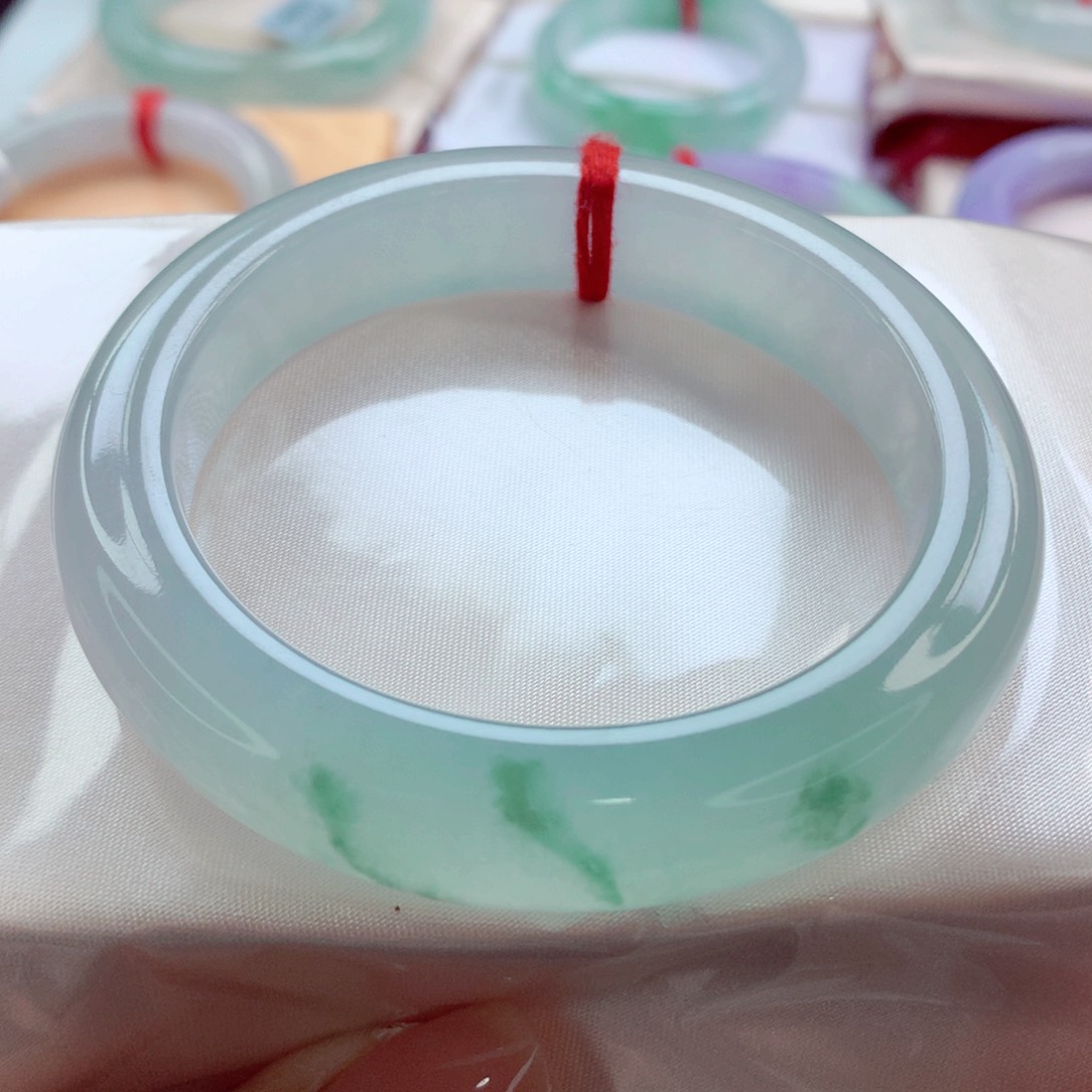 翡翠手镯未镶嵌师妹