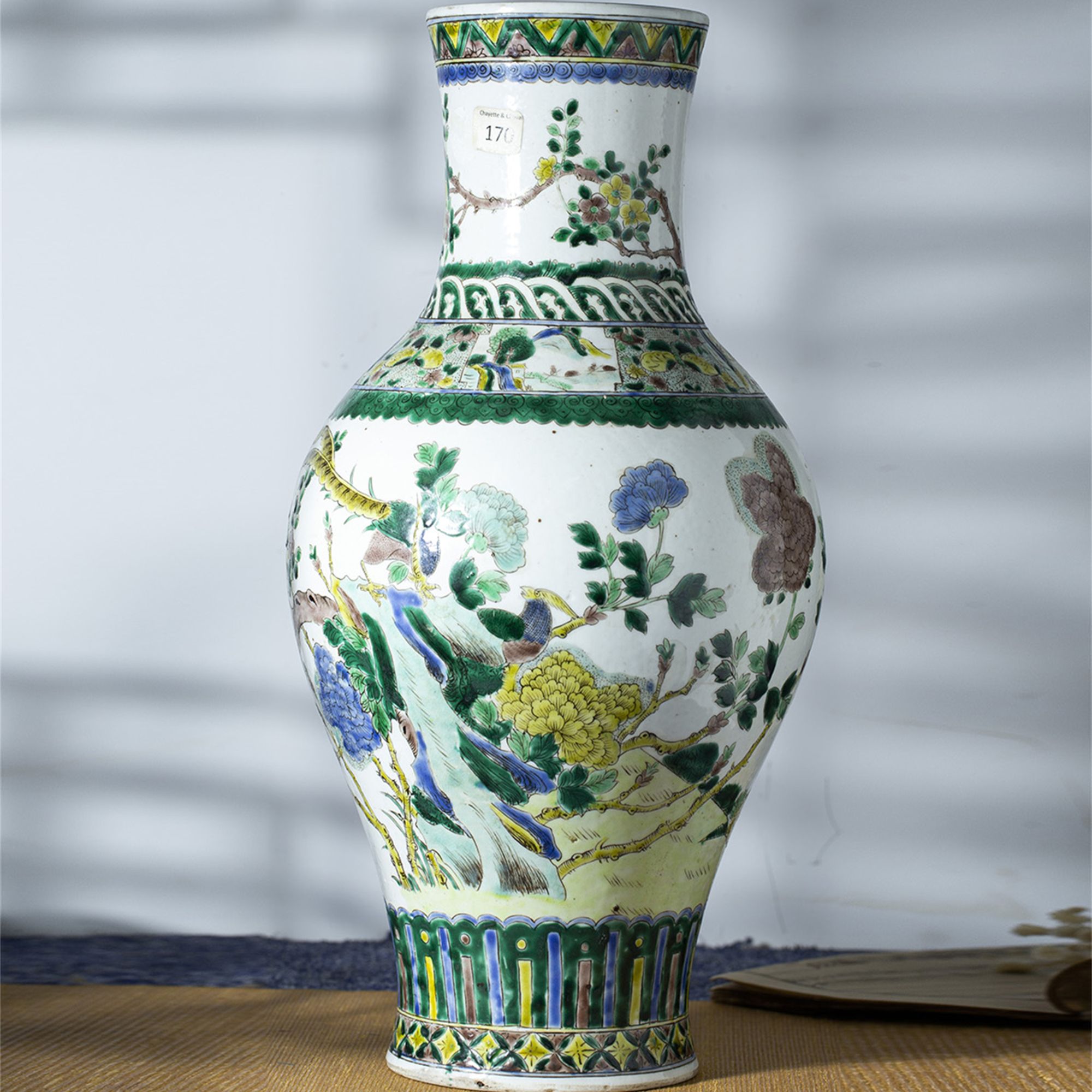 【拍卖-清晚】·素三彩锦鸡牡丹纹瓶