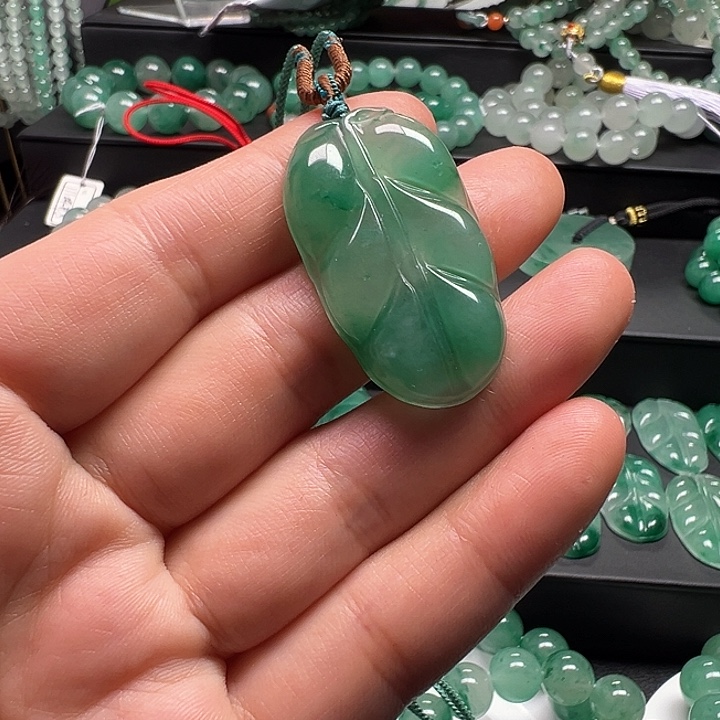 石英质玉颈饰合金