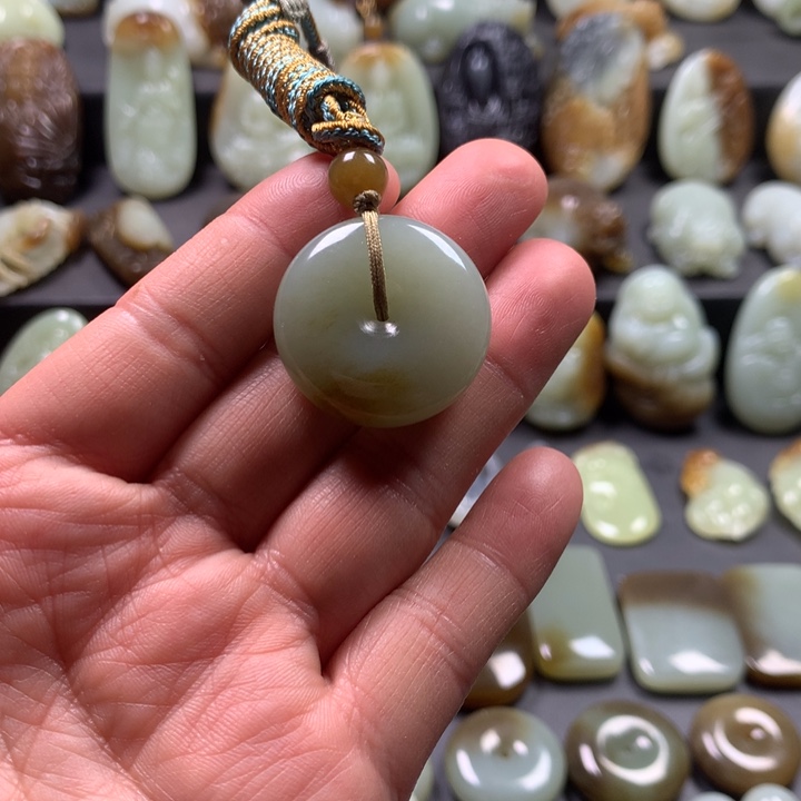 和田玉（糖玉）颈饰未镶嵌