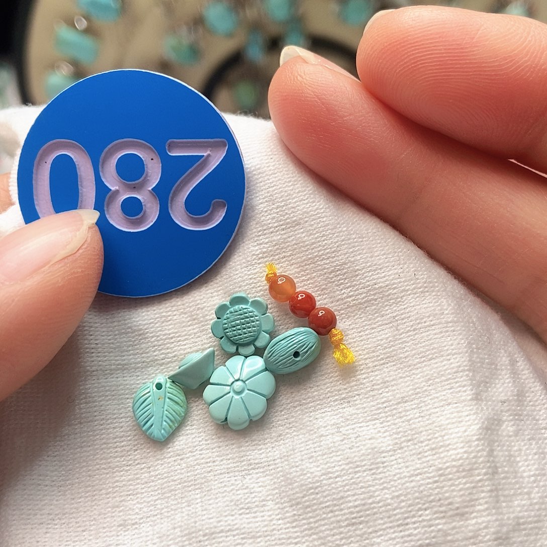 南红玛瑙未镶嵌珠宝奇石