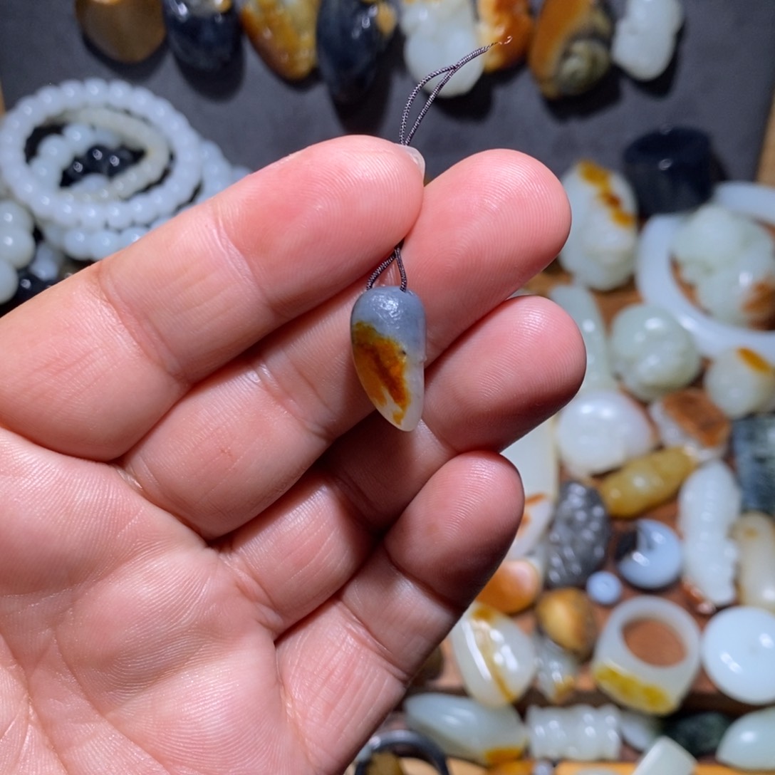 和田玉颈饰未镶嵌