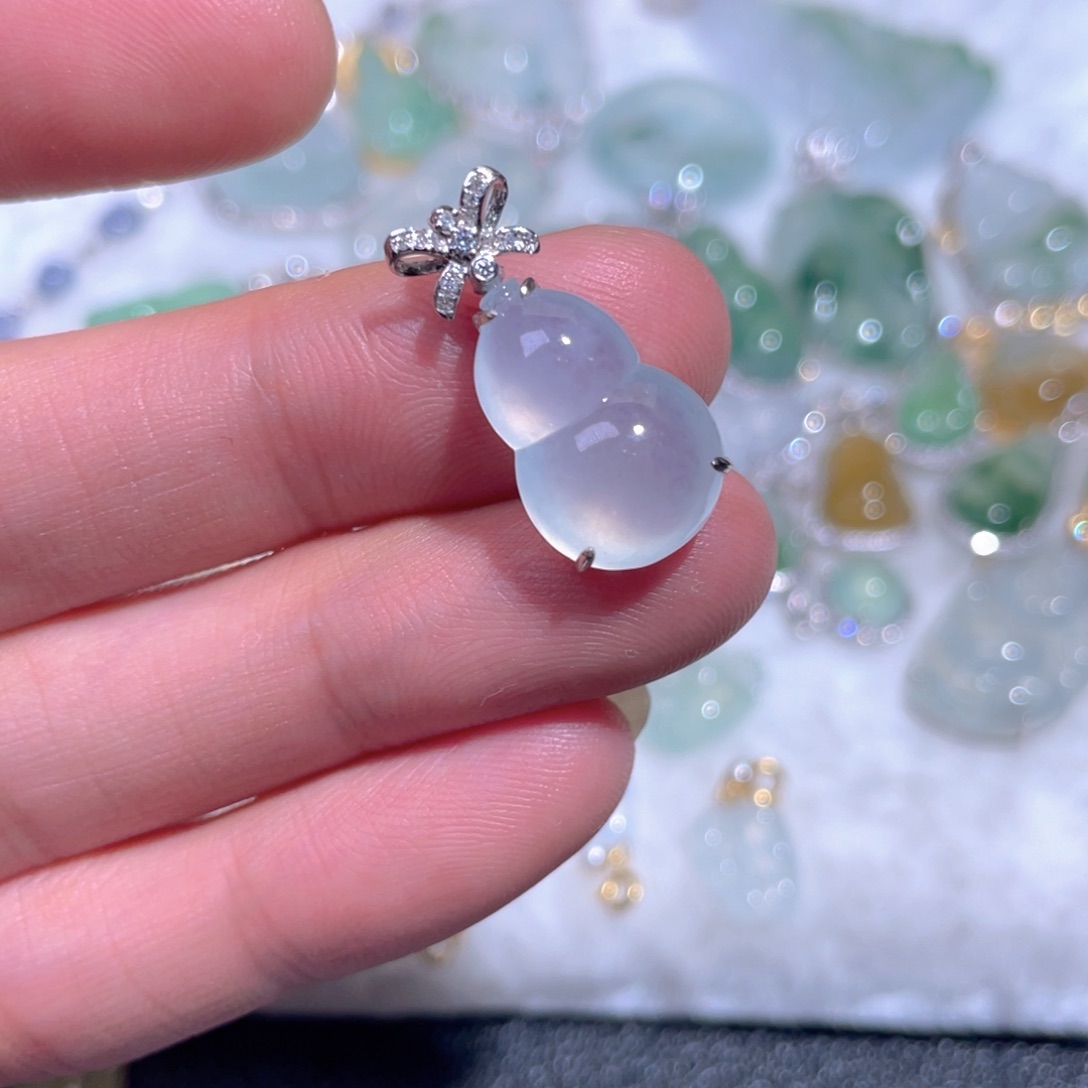 颈饰18K金镶嵌翡翠翡翠