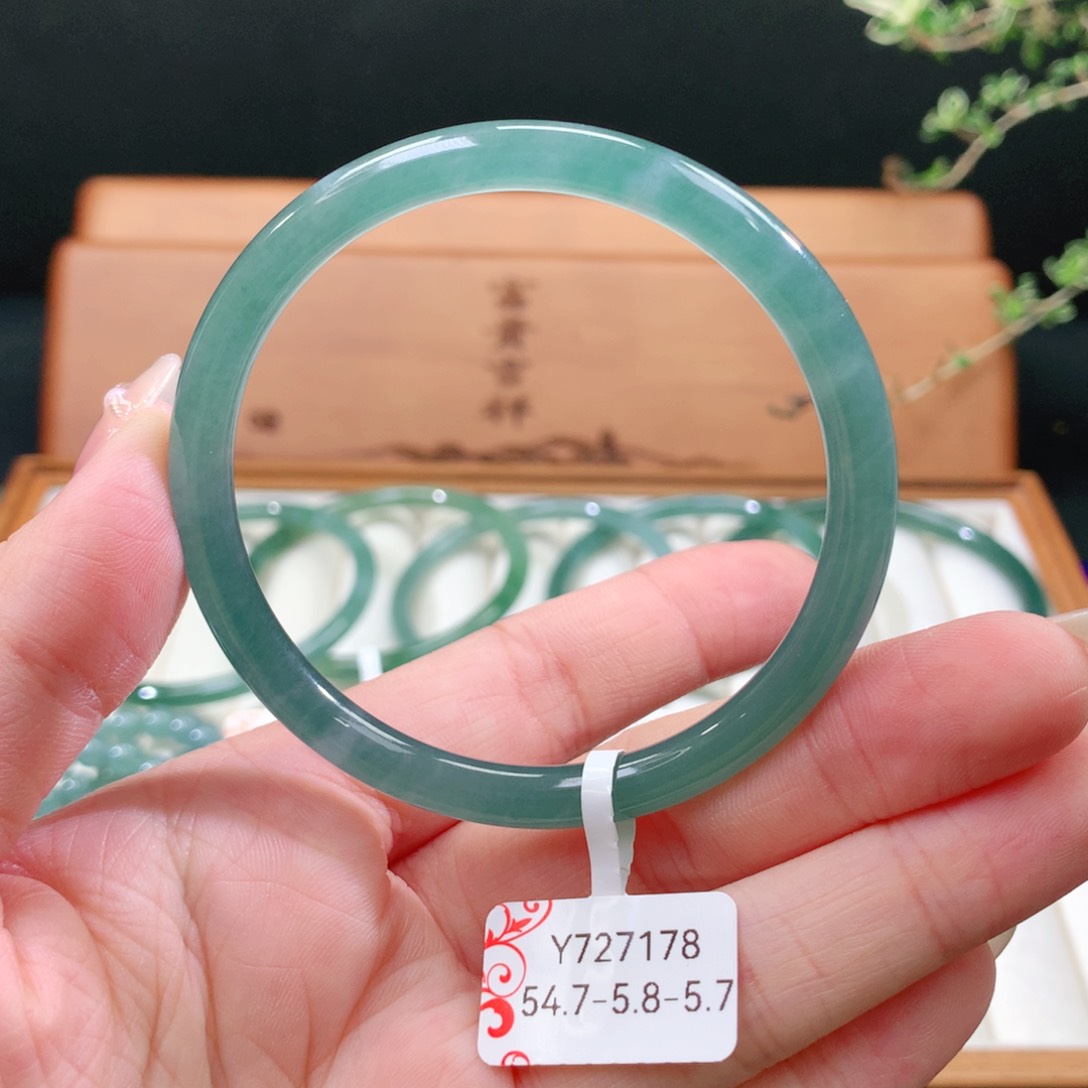 翡翠手镯未镶嵌天然