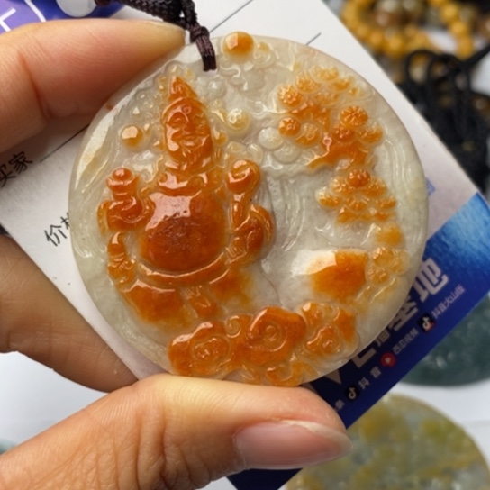 翡翠颈饰未镶嵌翡翠