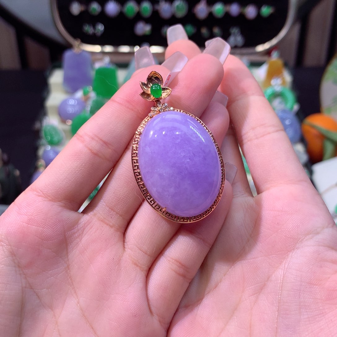 翡翠颈饰18K金镶嵌翡翠