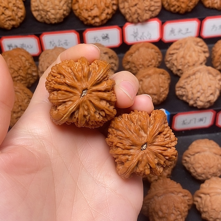 文玩核桃把件平****?虎头王41有修