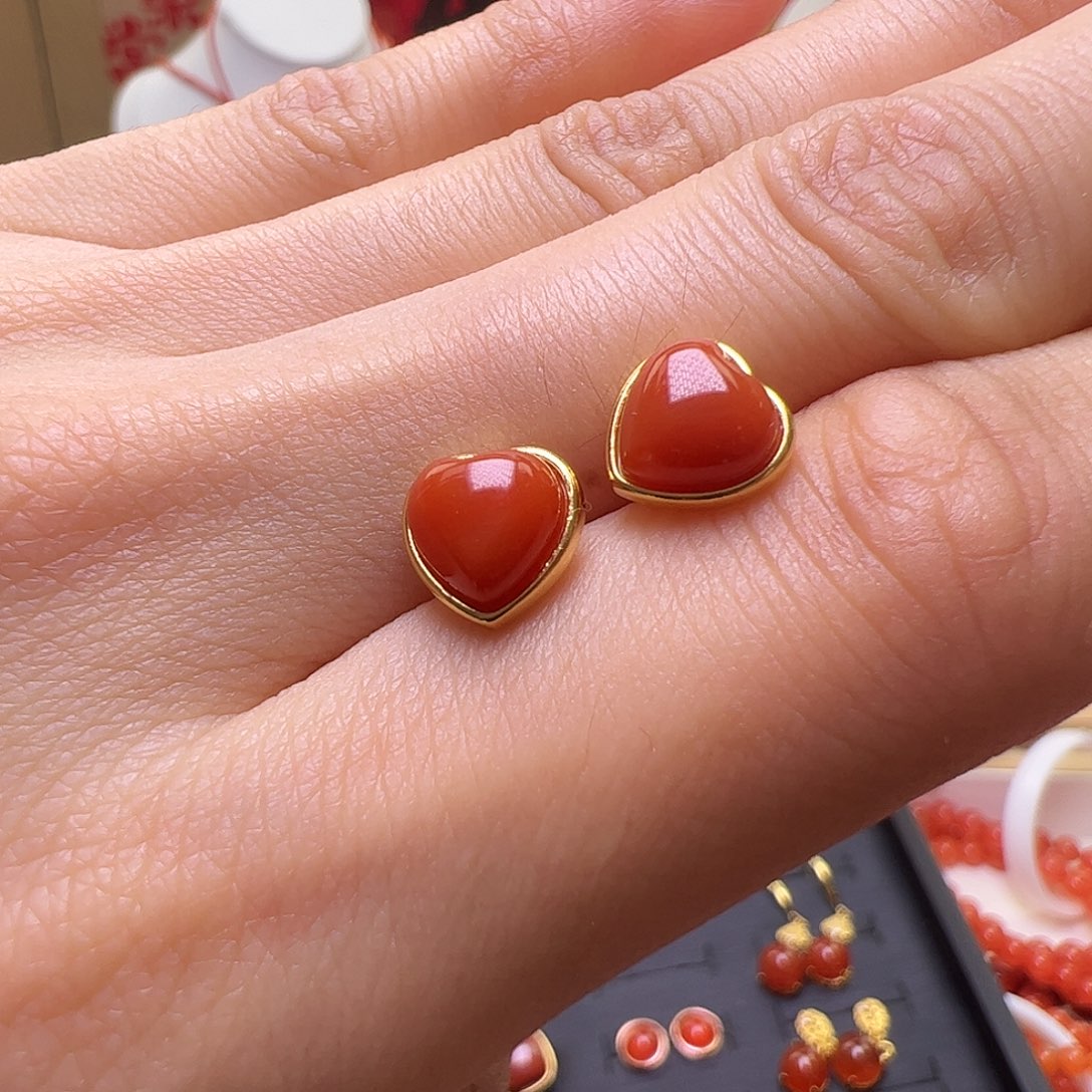 南红玛瑙未镶嵌耳钉