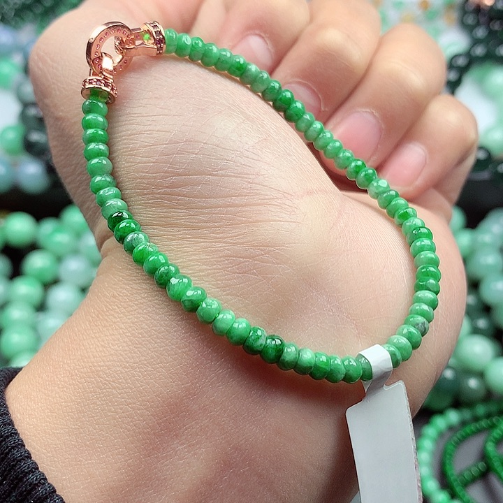 翡翠颈饰未镶嵌手串