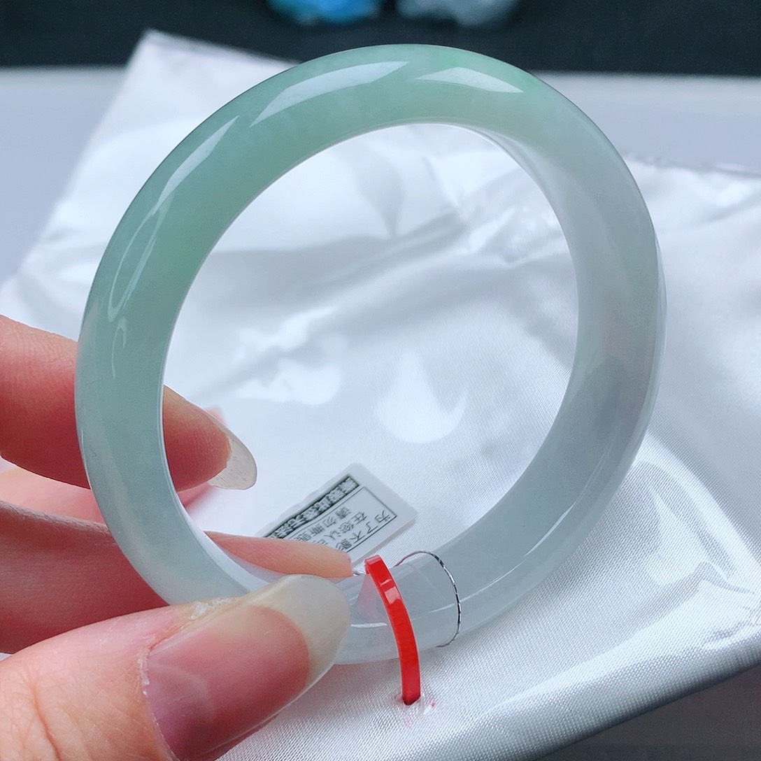 翡翠手镯未镶嵌54圈