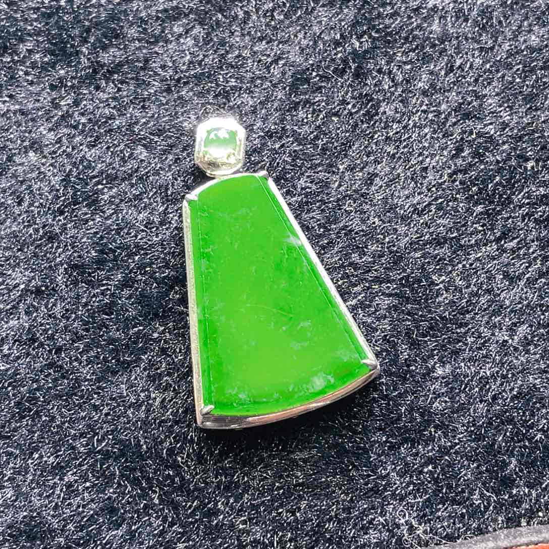 翡翠颈饰未镶嵌12，