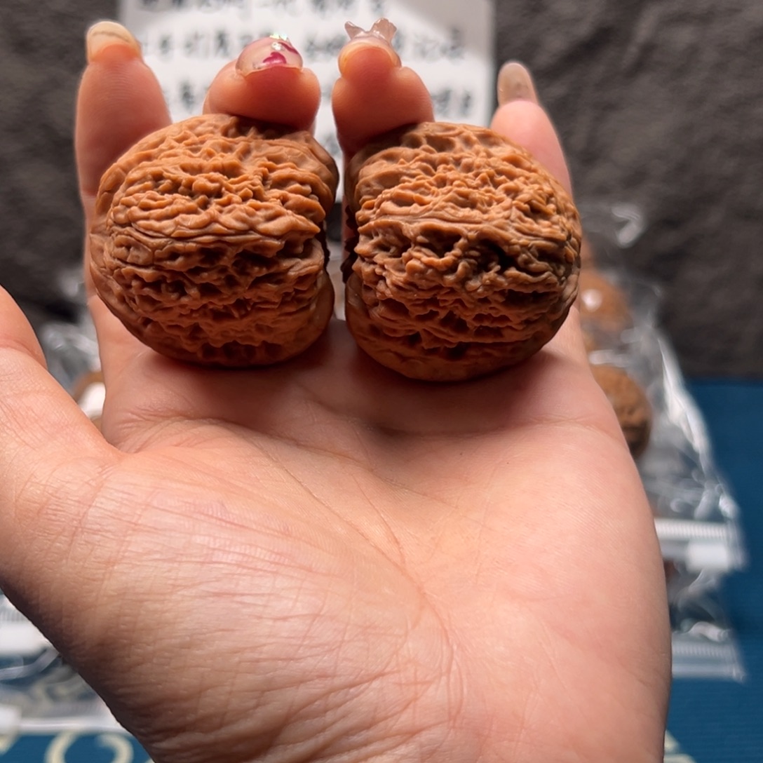 1***3文玩核桃把件南疆40黄点