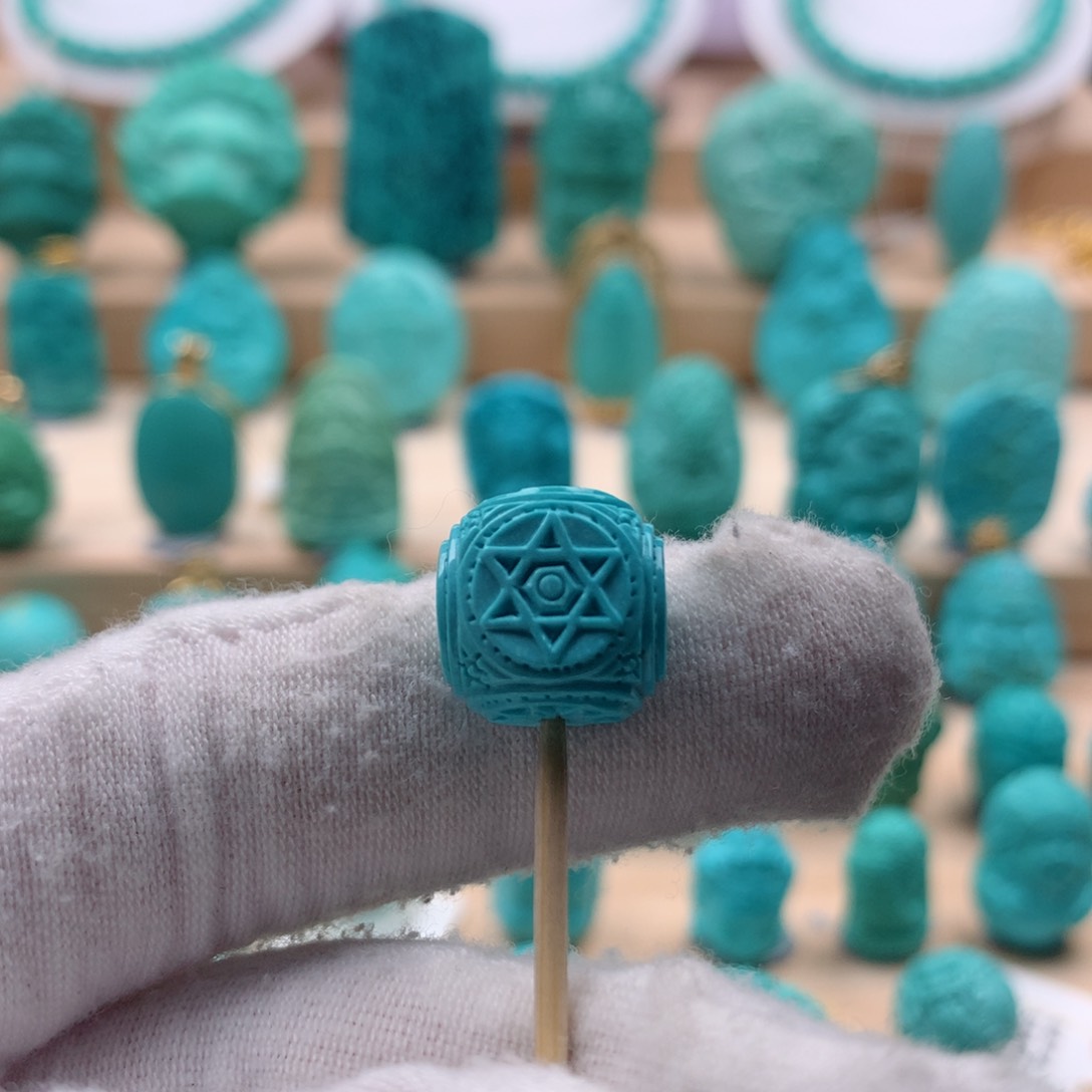 绿松石配饰未镶嵌