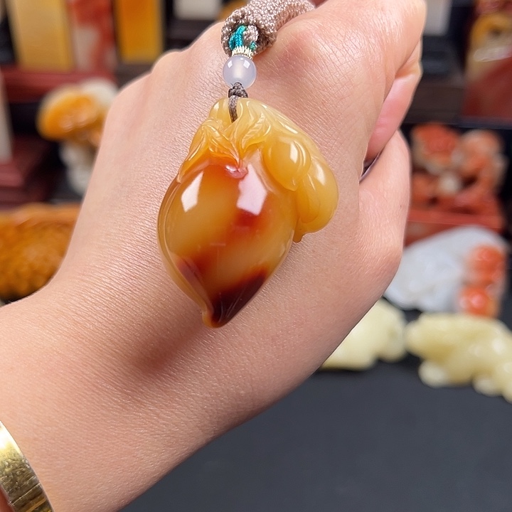 寿山石三彩老性芙蓉石