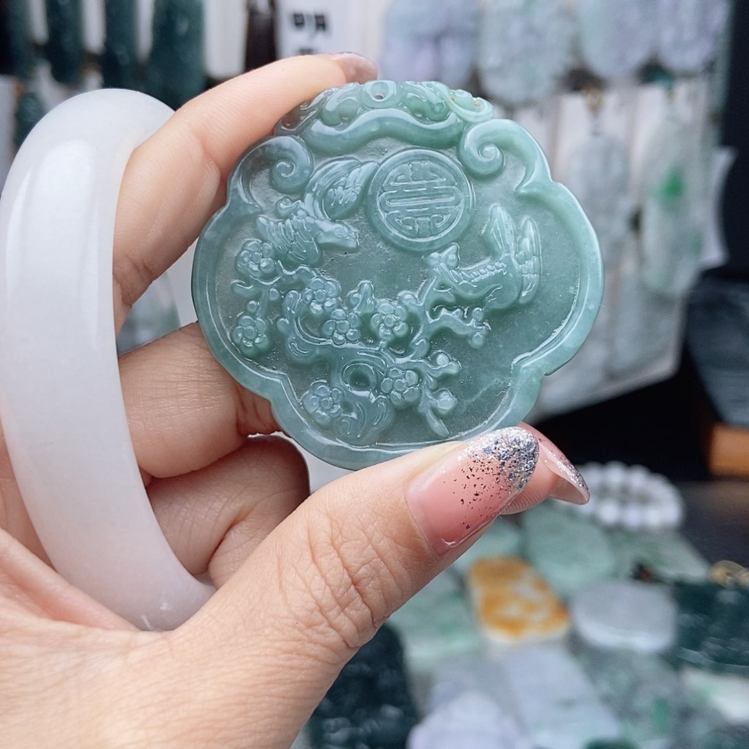 翡翠颈饰未镶嵌翡翠