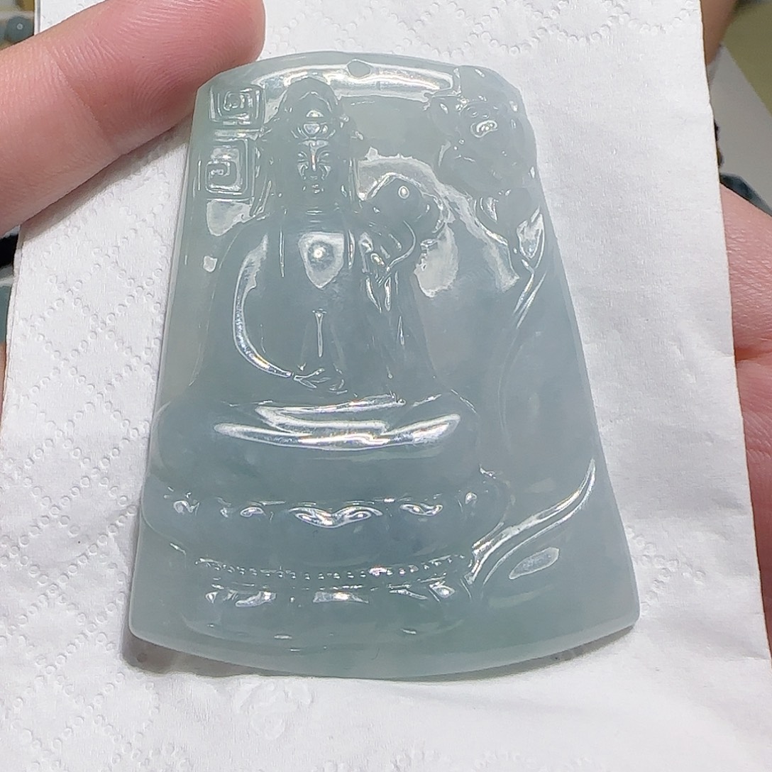 翡翠未镶嵌颈饰观音