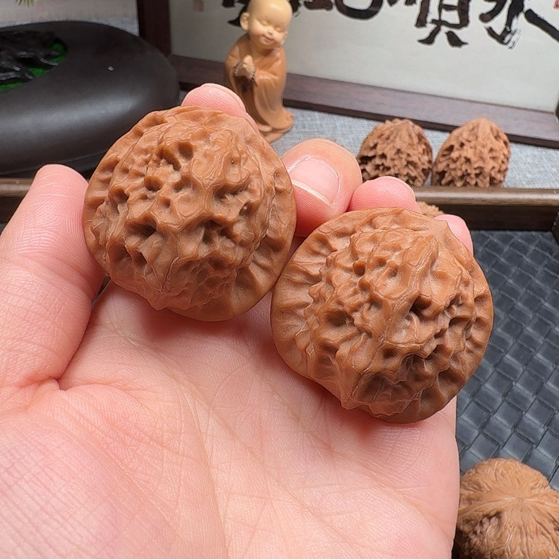 文玩核桃吊坠全品红皮瓷娃娃38